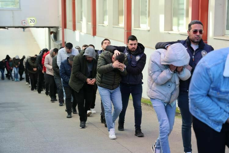 Adana Merkezli 25 Ilde Si̇bergöz 21 Operasyonu! 21 Kişi Tutuklandı 