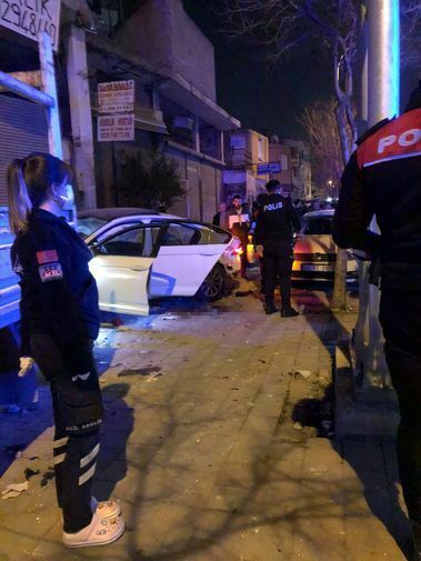 Adana'da Kaza Sonrası Silahlar Çekildi! 