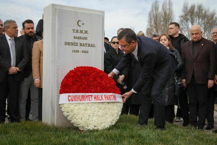 Deniz Baykal Mezarı Başında Anıldı