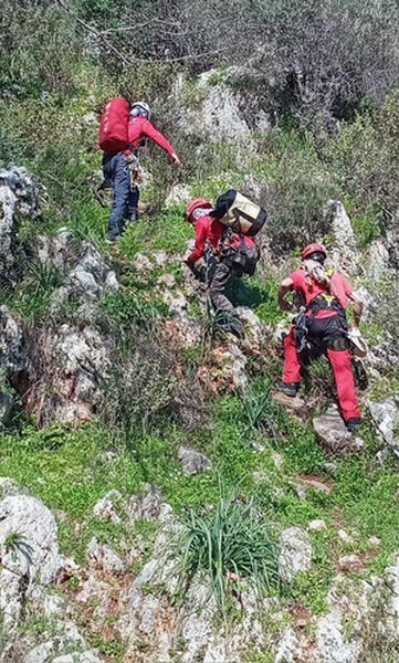 Fethiye'de Akut Ekipleri Mahsur Kalan Keçileri Kurtardı 