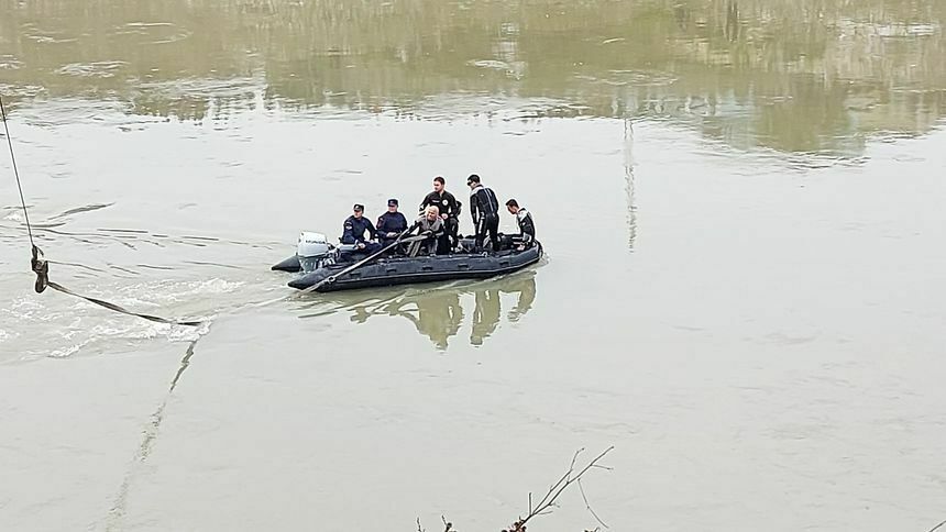 Hatay'da Asi Nehri'ne Otomobil Uçtu! İçindekiler Aranıyor 