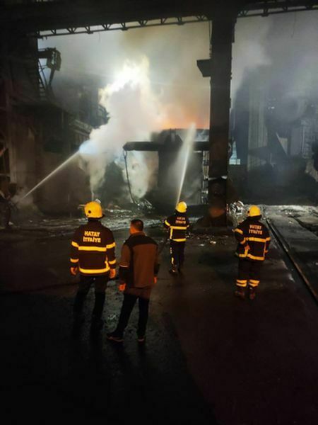 Hatay'da Demir Çelik Fabrikasında Yangın