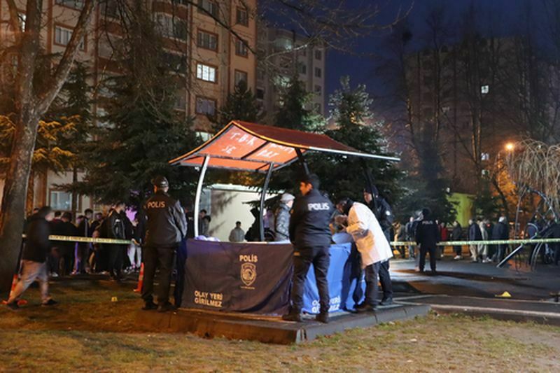 16 Yaşındaki Çocuğu Parkta Öldürdü! Rahatlığı 'Pes' Dedirtti (3) Result