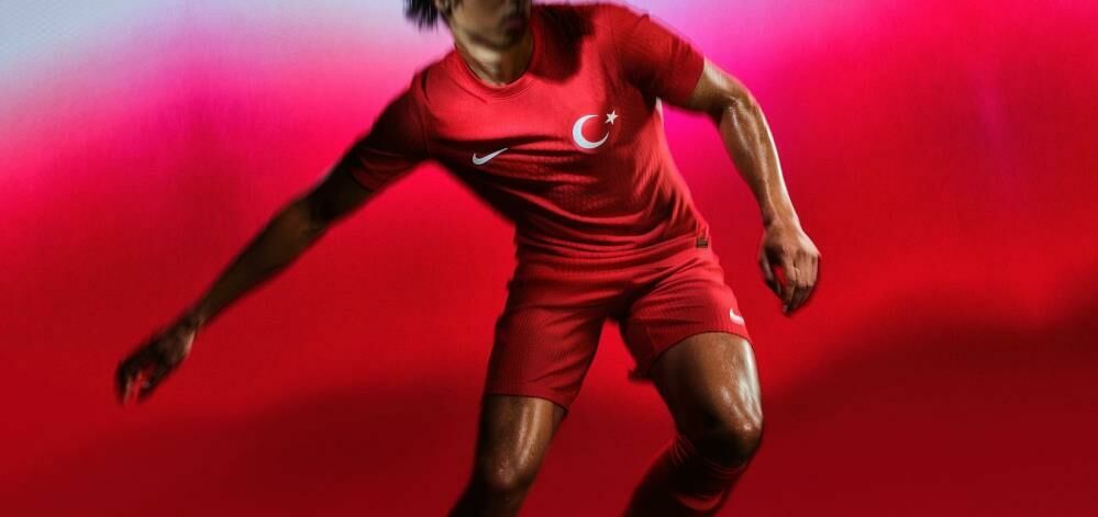 Türkiye Milli Takımı yeni formasını tanıttı