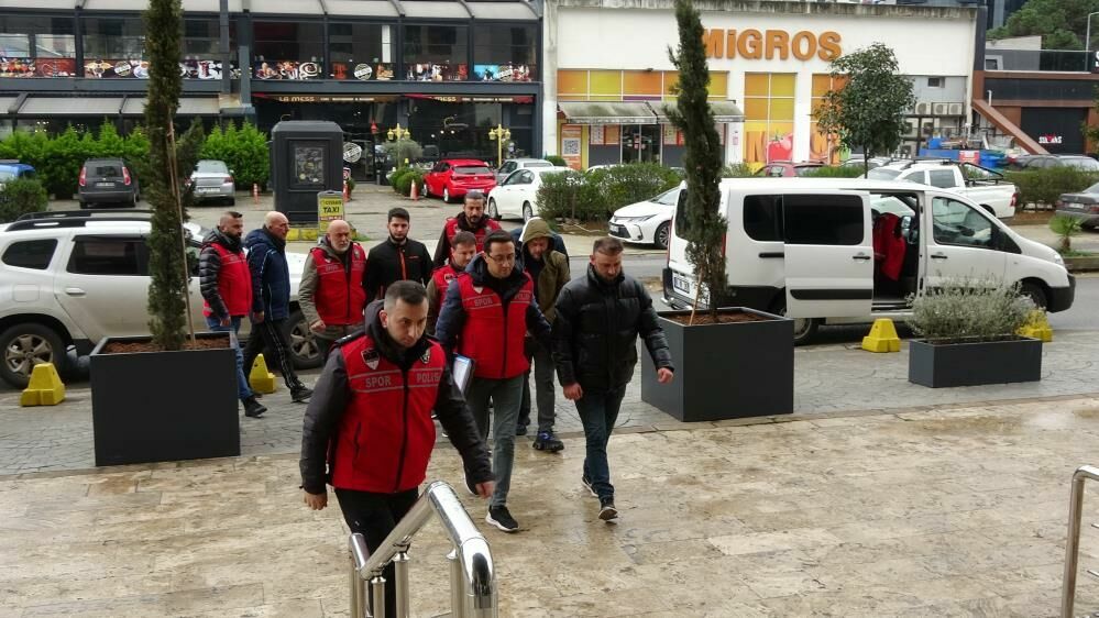 Trabzonspor Fenerbahçe maçı sonrası sahaya giren taraftarlar adliyeye getirildi