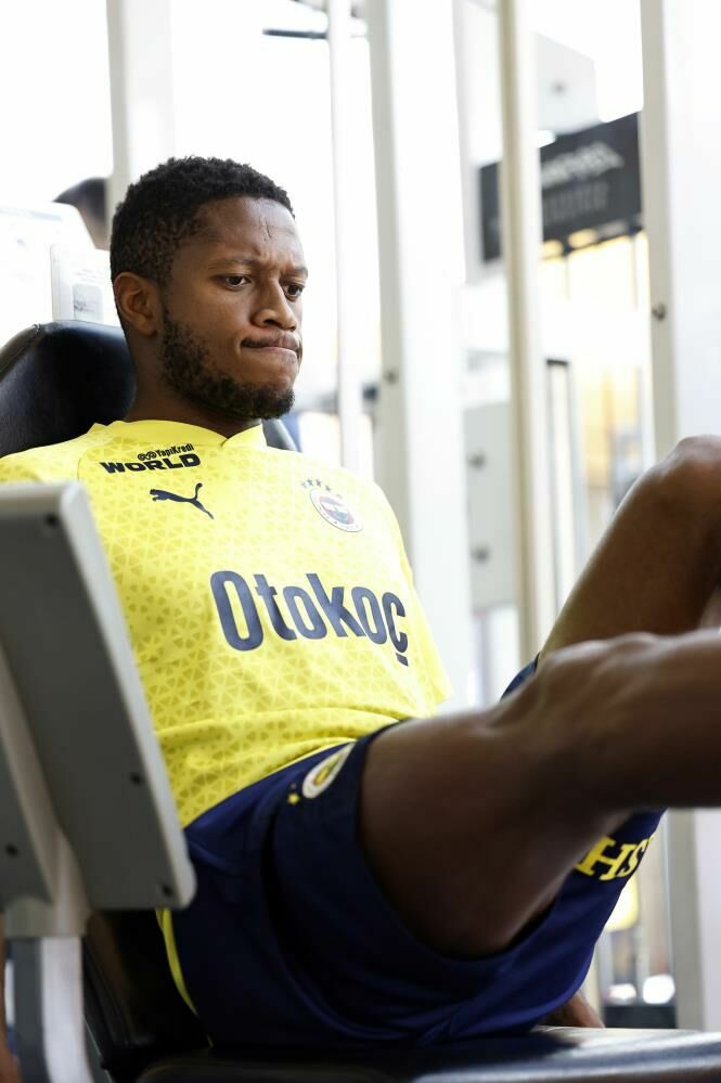 Fenerbahçe milli maç arasında antrenmanlarını sürdürüyor