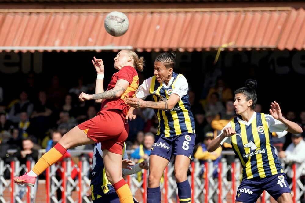 Fenerbahçe Galatasaray'ı yendi 