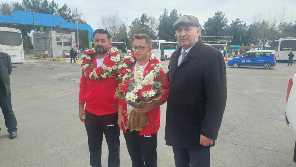 Tekirdağ dünya rekoru kıran Emirhan Akçakoca'ya muhteşem bir karşılama yaptı