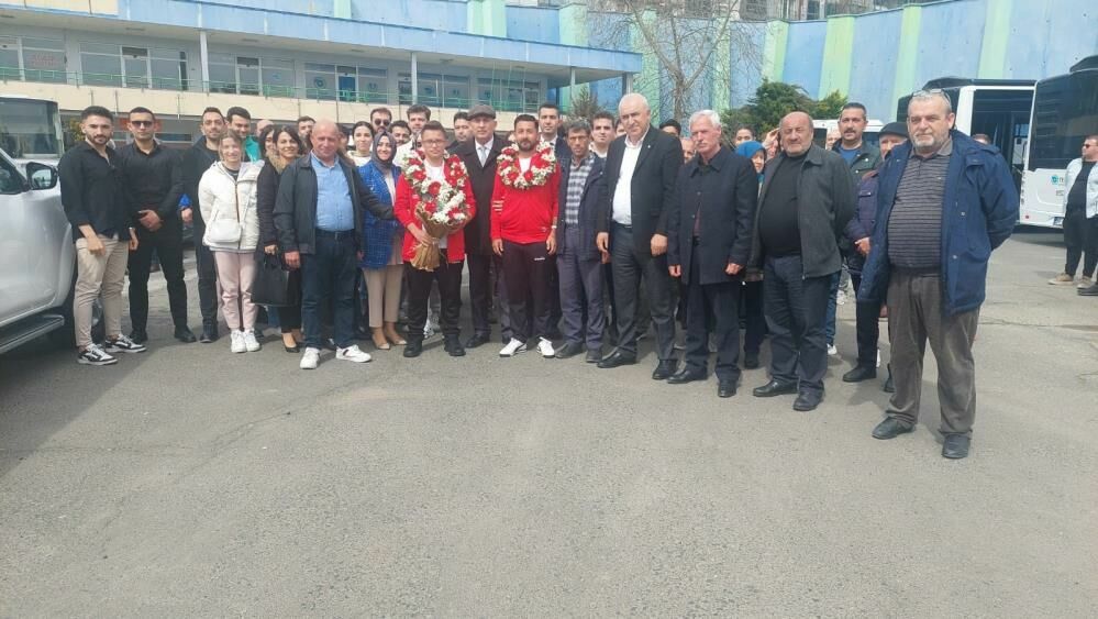 Tekirdağ dünya rekoru kıran Emirhan Akçakoca'ya muhteşem bir karşılama yaptı