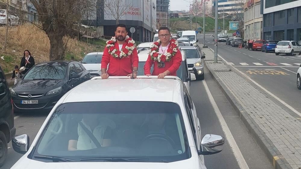Tekirdağ dünya rekoru kıran Emirhan Akçakoca'ya muhteşem bir karşılama yaptı