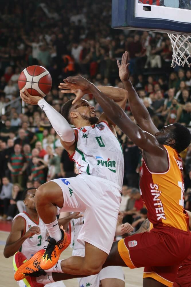 Karşıyaka Basketbol Süper Lig'de ikinci sırada yer alıyor