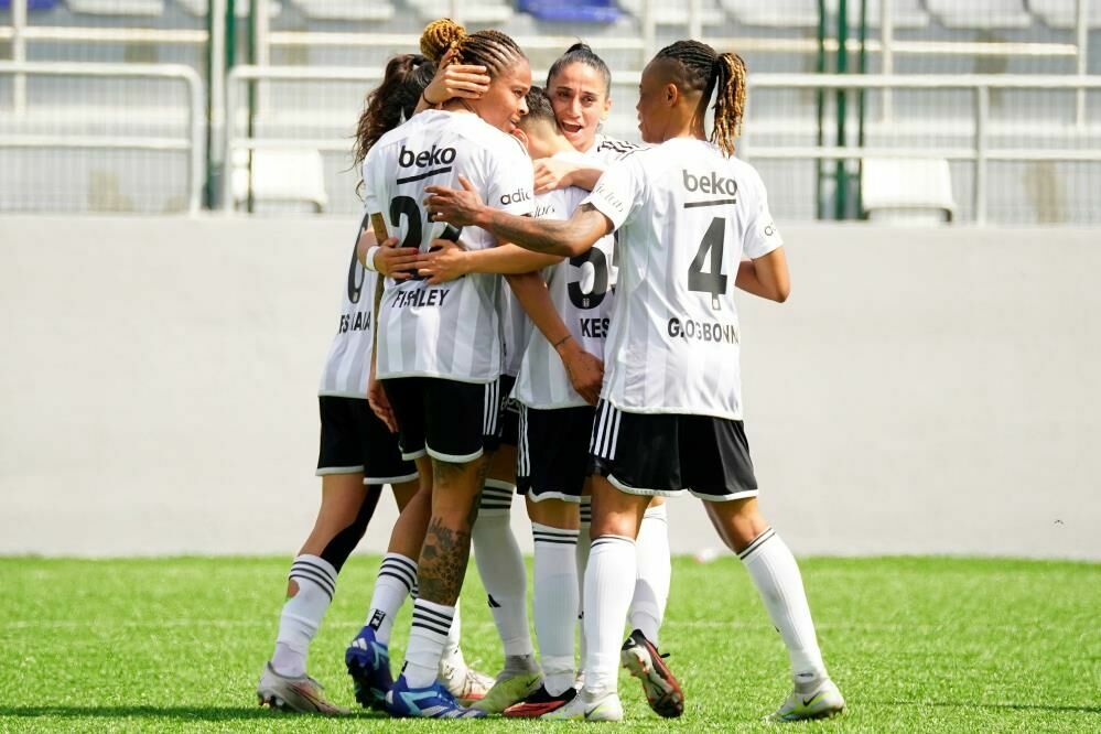 Beşiktaş Fenerbahçe karşısında farklı kazandı