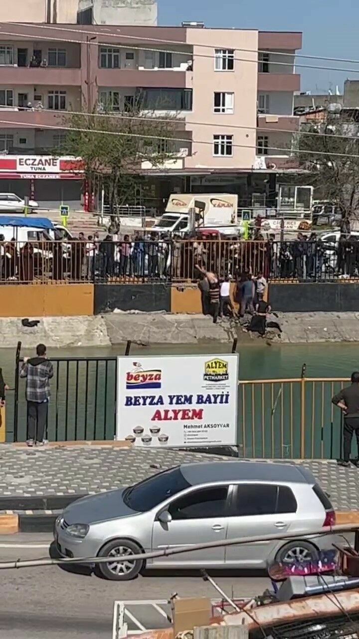 Adana'da Kanala Giren 2 Çocuk Akıntıya Kapıldı (4)