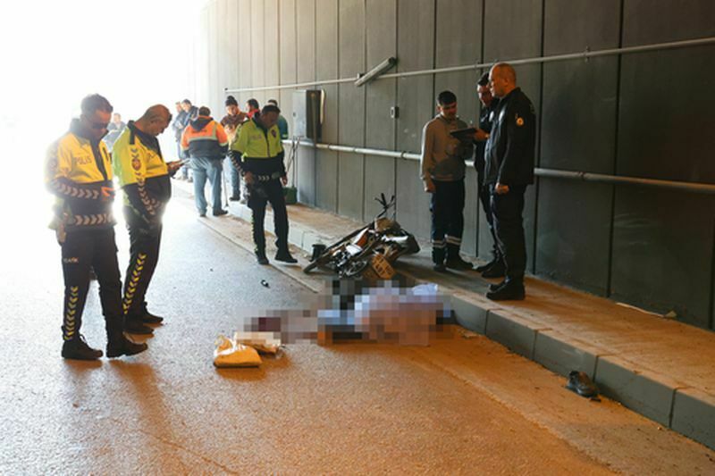 Aracın Sıkıştırdığı Yaşlı Motosiklet Sürücüsü Hayatını Kaybetti (2) Result