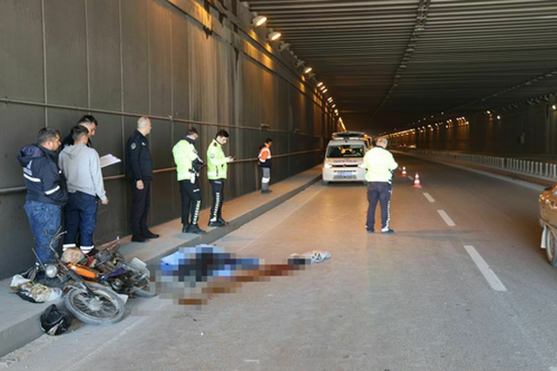 Aracın Sıkıştırdığı Yaşlı Motosiklet Sürücüsü Hayatını Kaybetti (3) Result