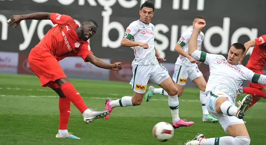 Pendikspor evinde Konyaspor'a mağlup oldu