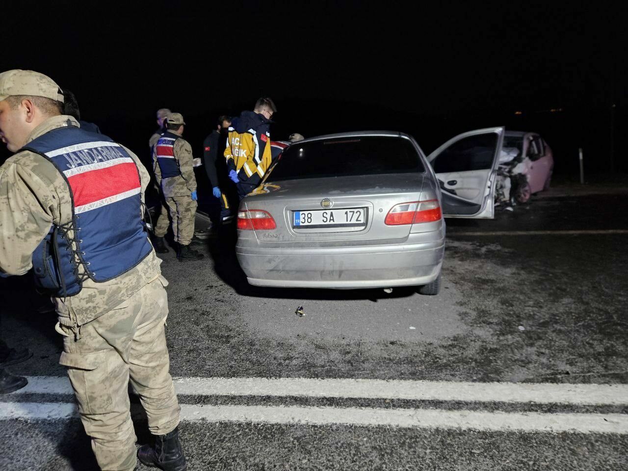 Gaziantep'te Iki Otomobil Kafa Kafaya Çarpıştı2