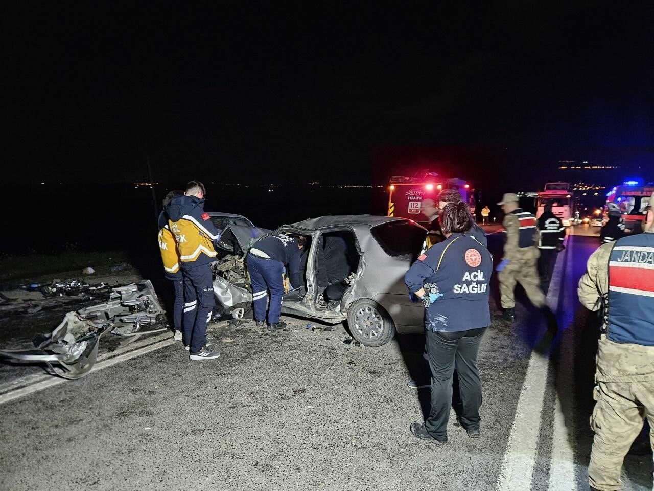 Gaziantep'te Iki Otomobil Kafa Kafaya Çarpıştı3
