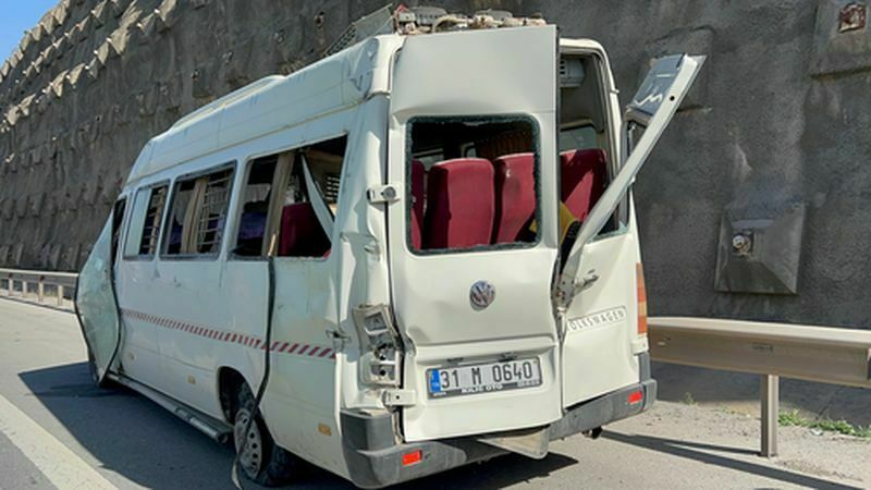 Hatay'da Devrilen Minibüsteki 12 Kişi Yaralandı (2) Result