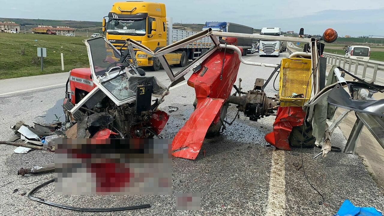 Ortadan Ikiye Bölünen Traktör Sürücüsü Feci Şekilde Can Verdi