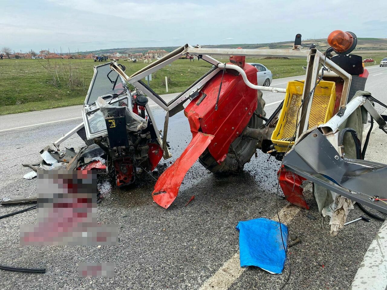 Ortadan Ikiye Bölünen Traktör Sürücüsü Feci Şekilde Can Verdi3