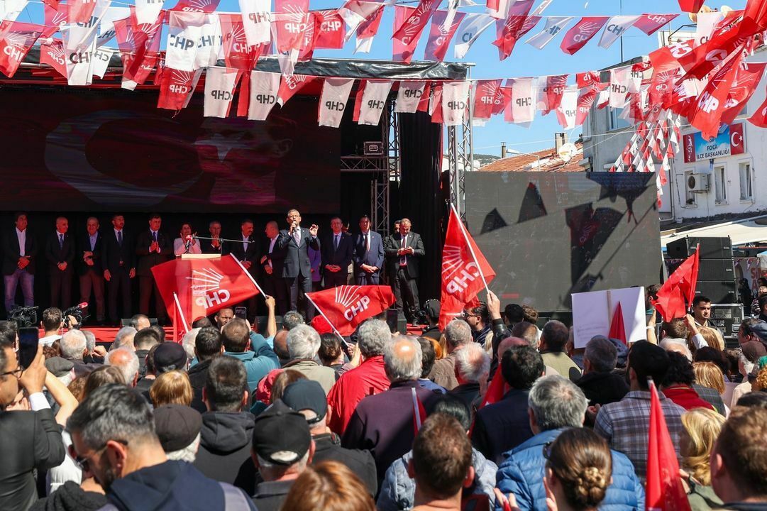 Paragraf Sorusu Gibi! Özgür Özel'den O Sloganı Düzeltti Evladım O Mesajı Mı Verdik (2) Result