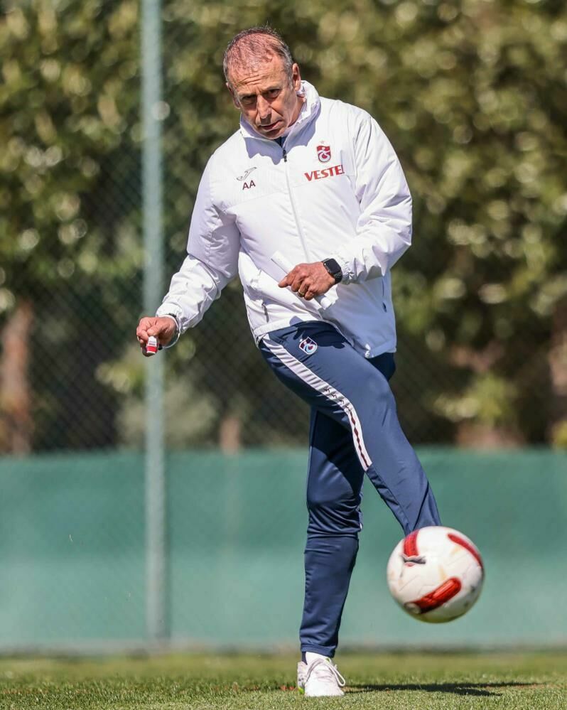 Trabzonspor Beşiktaş'a karşı 5 puanlık üstünlük sağladı