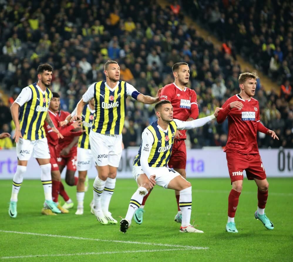 Sivasspor ve Fenerbahçe arasındaki maçlar bol gollü geçiyor