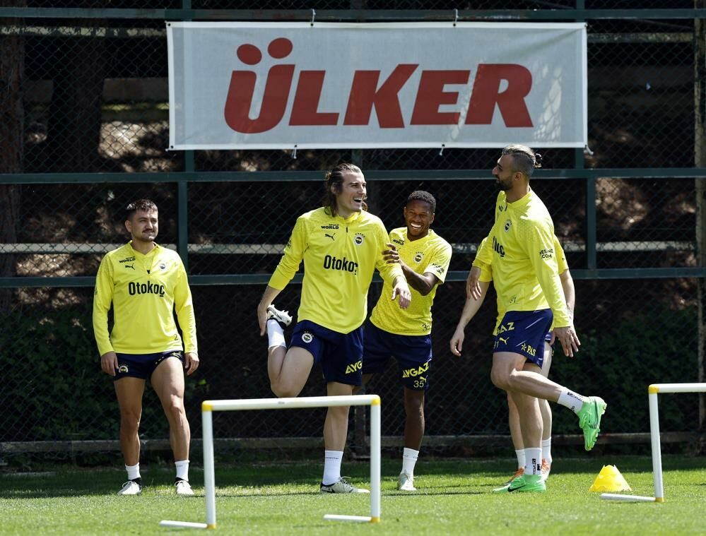 Fenerbahçe Sivasspor maçı öncesi son antrenmanını tamamladı 