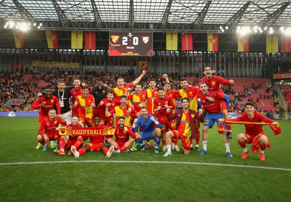 Göztepe Gençlerbirliği'ni yenerek Süper Lig'e yükselmeye hazırlanıyor
