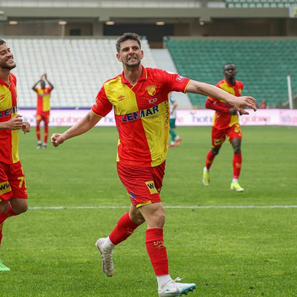 Göztepe Gençlerbirliği'ni yenerek Süper Lig'e yükselmeye hazırlanıyor