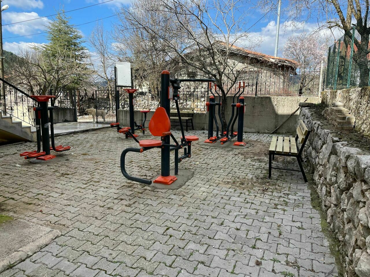 Antalya Büyükşehir Belediyesi Akseki Alaçeşme Mahallesi'nde sosyal alan oluşturdu