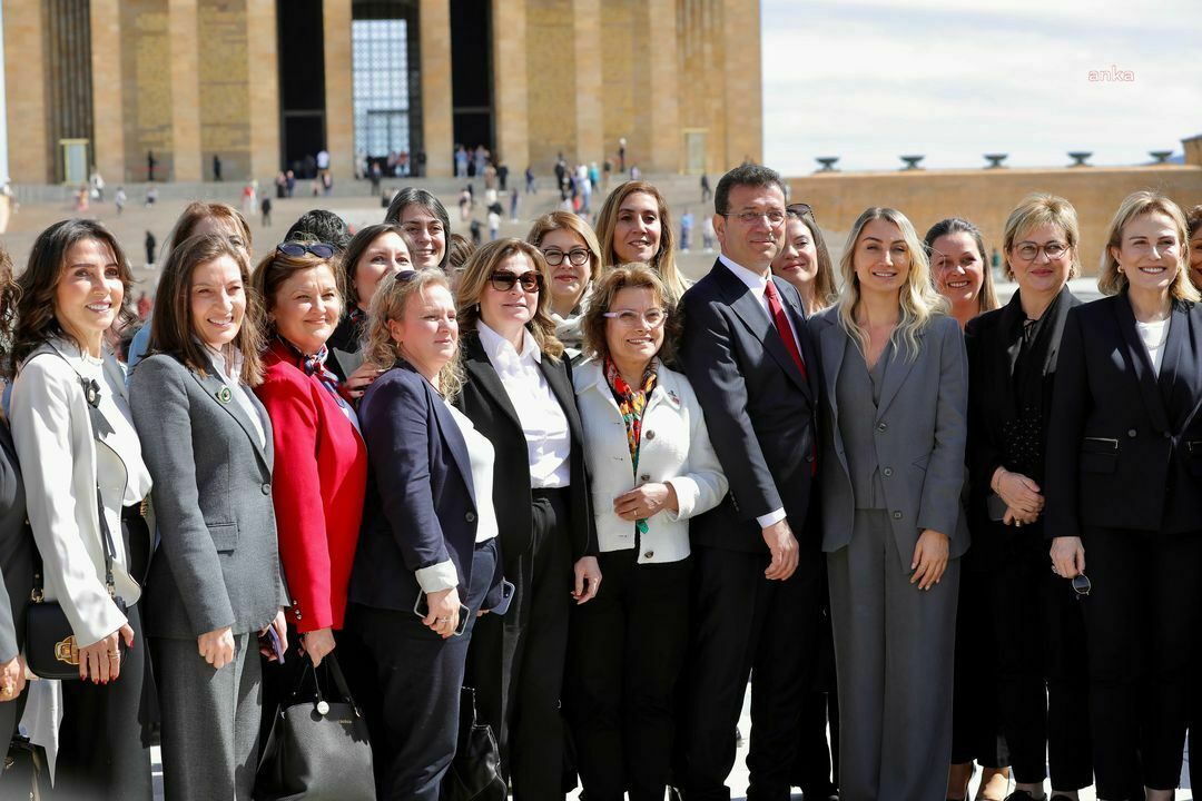 Ekrem İmamoğlu 26 Ilçe Başkanıyla Ata'nın Huzurunda! (3) Result