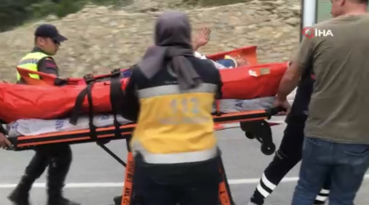 Akseki'de kamyonet uçuruma yuvarlandı