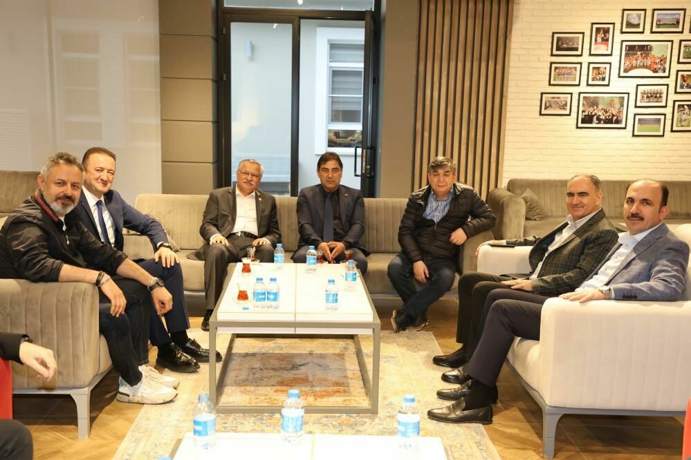 Konya Valisi ve Milletvekilleri Fenerbahçe maçı öncesi Konyaspor'a destek verdi