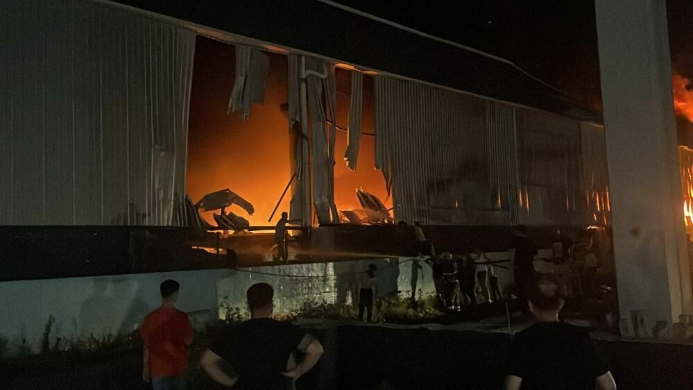Adana'da motosiklet fabrikası alevlere teslim oldu