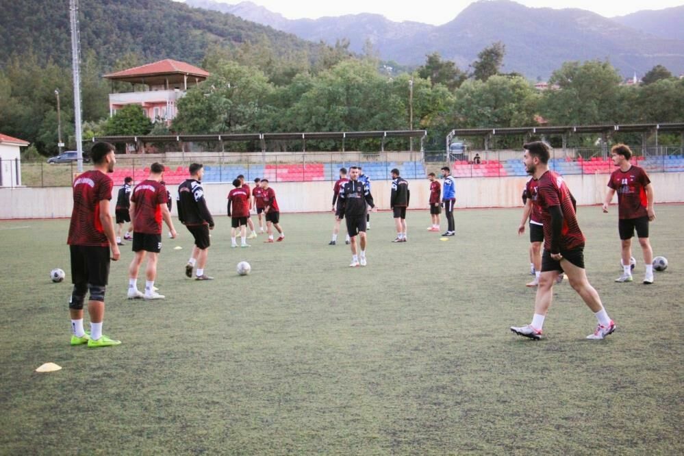 Denizli İdmanyurdu BAL yükselme grubunda zirveye yükseldi