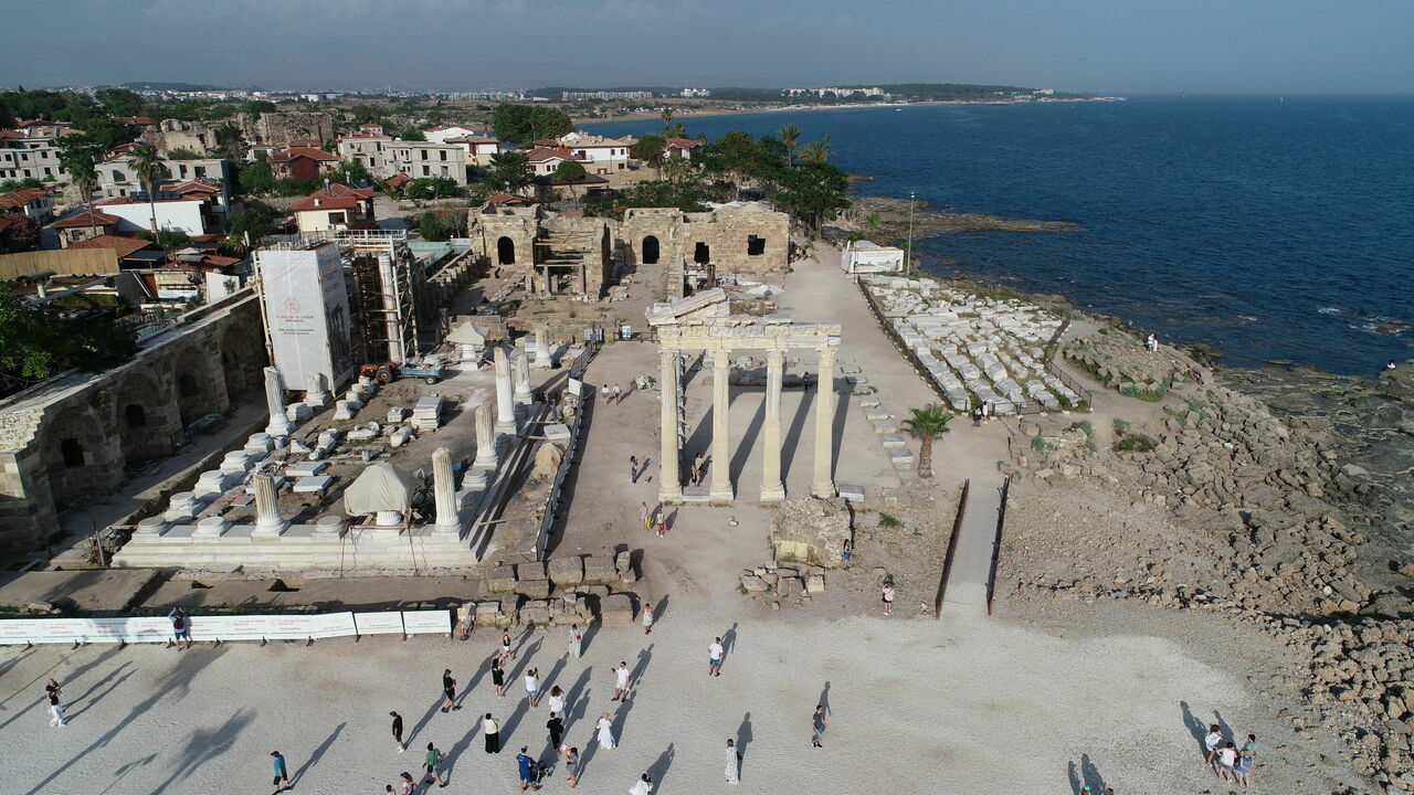 Başlık Antalya'nın tarihi Side Antik Kenti'nde Kalliope Mozaiği bulundu