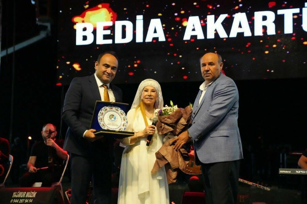 Çi̇çek Verme