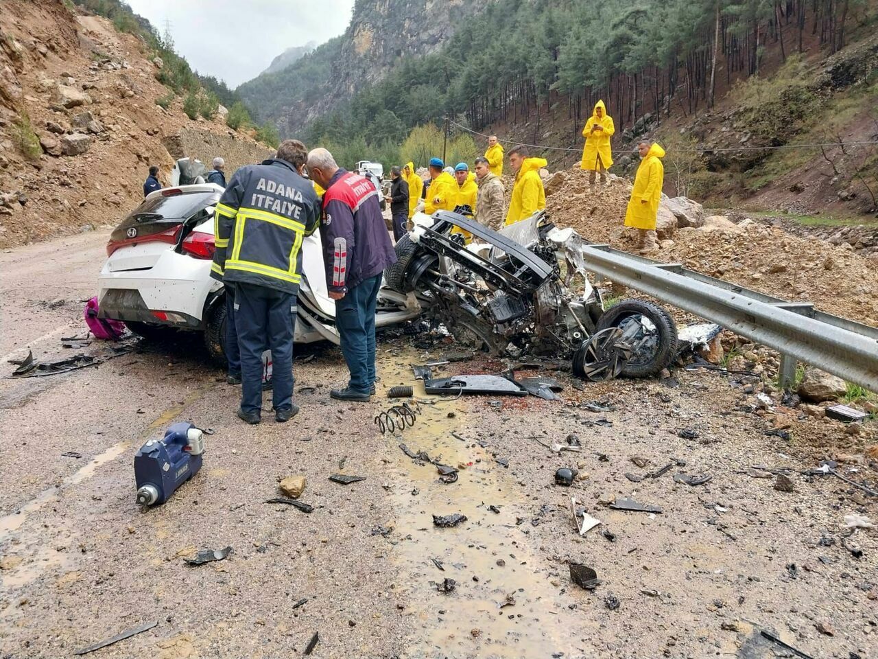 Geçen Yıl 4 Öğretmenin Can Verdiği Yola Kaya Düştü