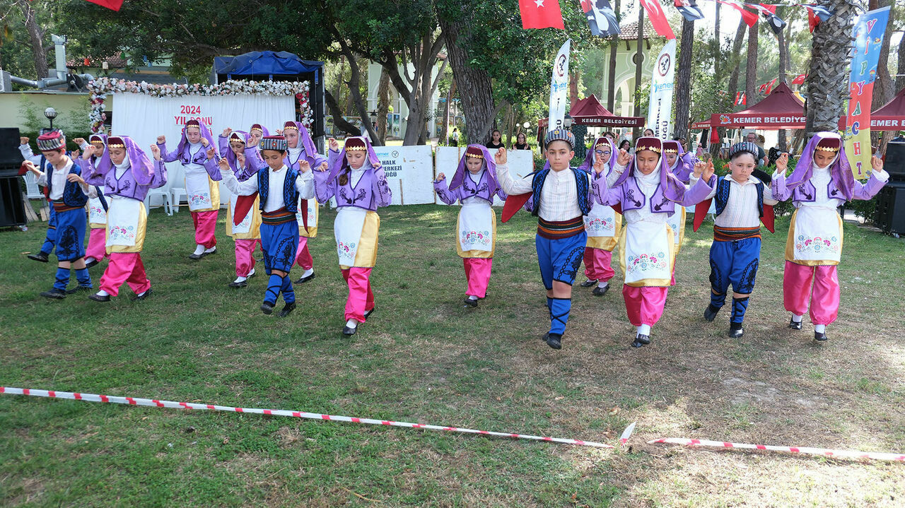 Kemer Halk Eğitim Merkezi'nin yıl sonu sergisi büyük ilgi gördü