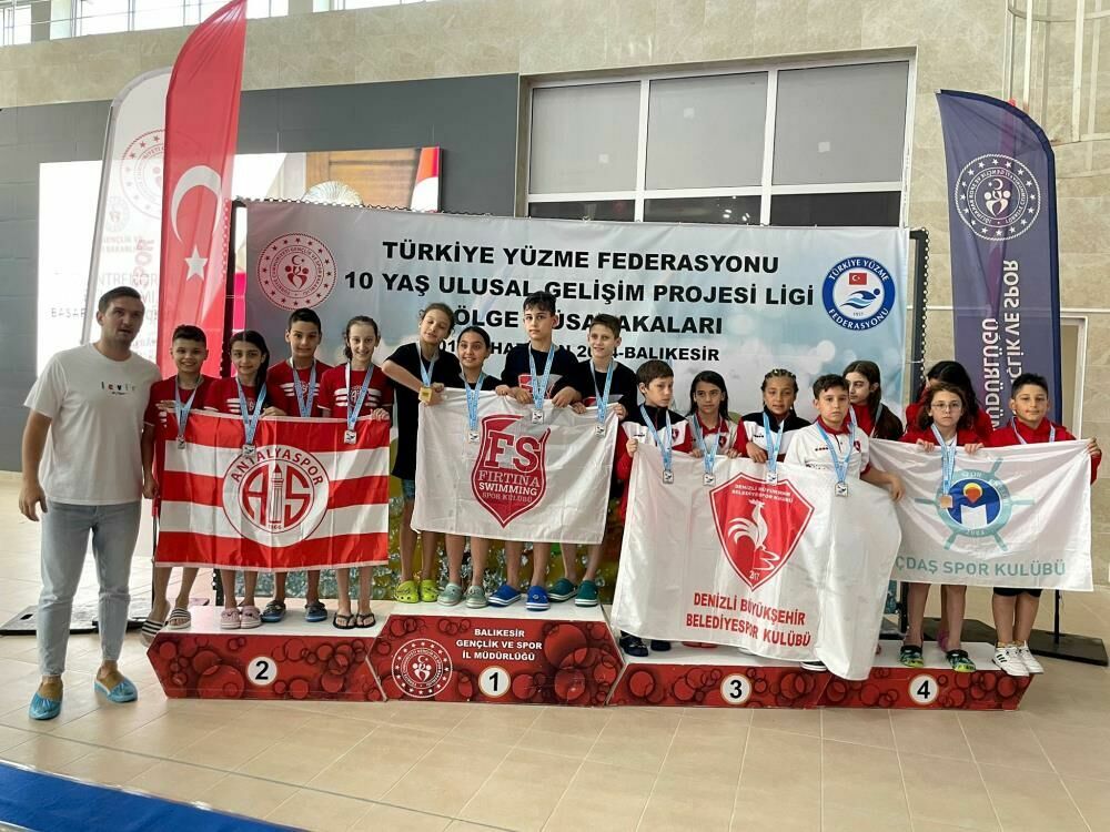 Antalyasporlu minikler Balıkesir'de rekorlar kırdı