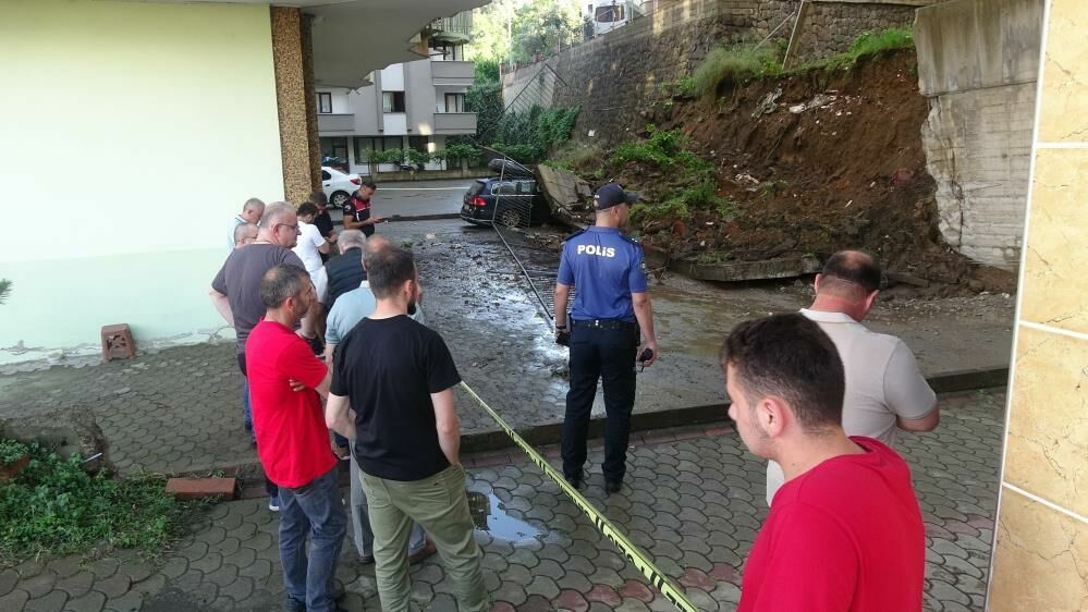 Trabzon'da Korku Anları! 2 Kişi Son Dakikada Kurtuldu