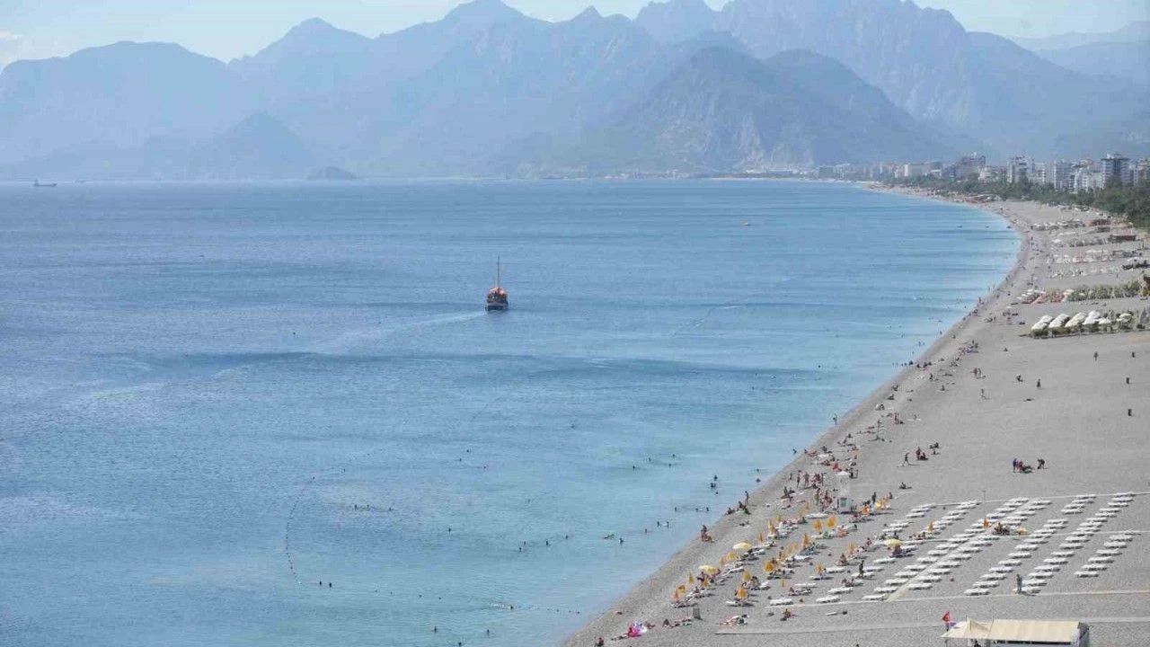Antalya Ve Çevre İllerde Sağanak Yağışlı Hava Hakim Olacak