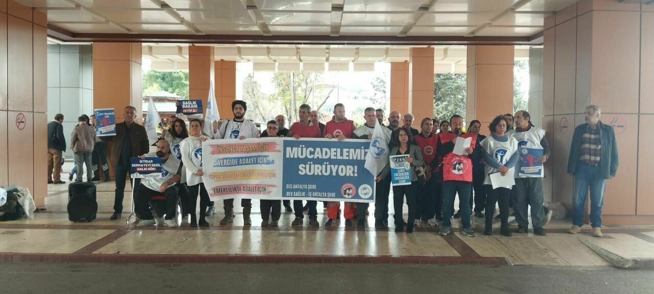 Antalya'da ki sağlık emekçileri iktidarı uyardı