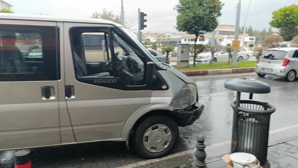 Antalya Manavgat’ta Kırmızı Işık İhlali Kazaya Yol Açtı