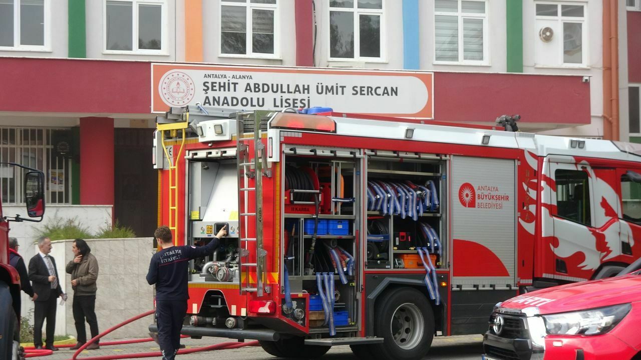 Antalya Alanyada Okul Trafosu Patladı 3