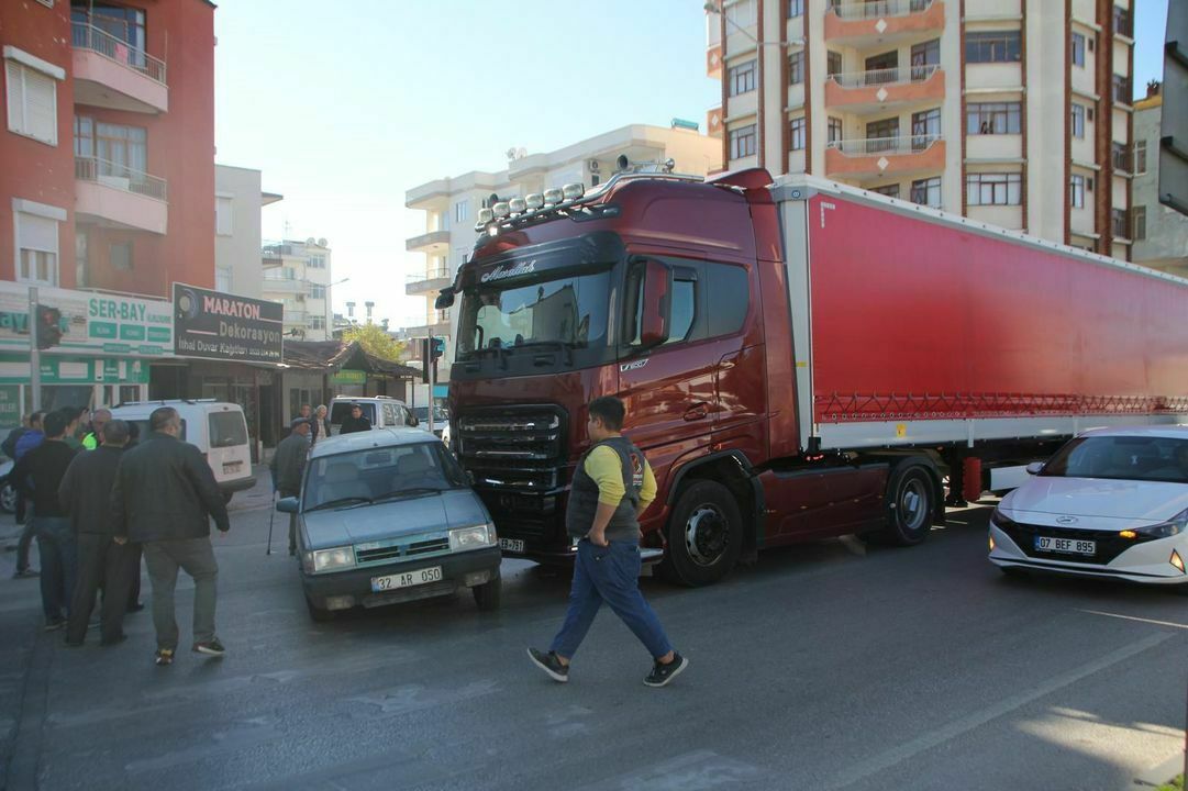 Antalya Serik'te Baba Ile Oğlu Peş Peşe Kaza Yaptı 2
