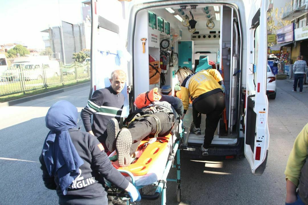 Antalya Serik'te Baba Ile Oğlu Peş Peşe Kaza Yaptı 3