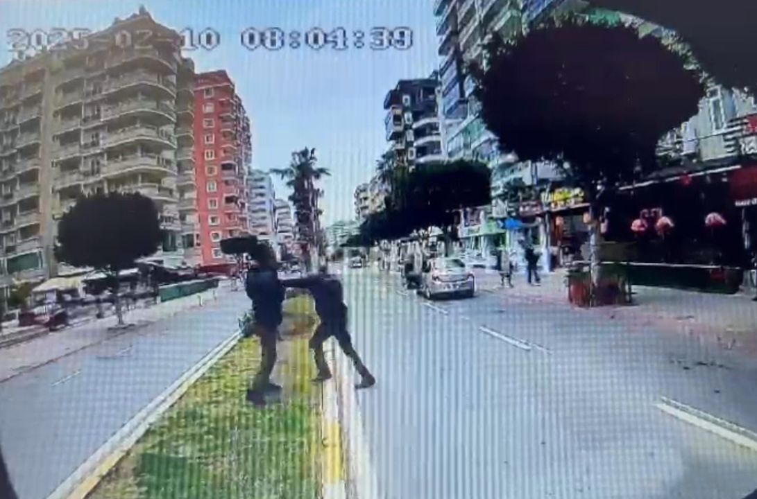 Alanya'da Güvenlik Görevlisi Otobüs Şoförlerini Bıçkladı 2